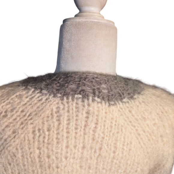 Vtg Hand knit chunky soft wool/ mohair fuzzy warm cardigan sweater cream/gray - Picture 5 of 12